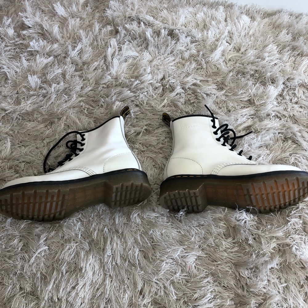 White Dr Martens 7 EUC